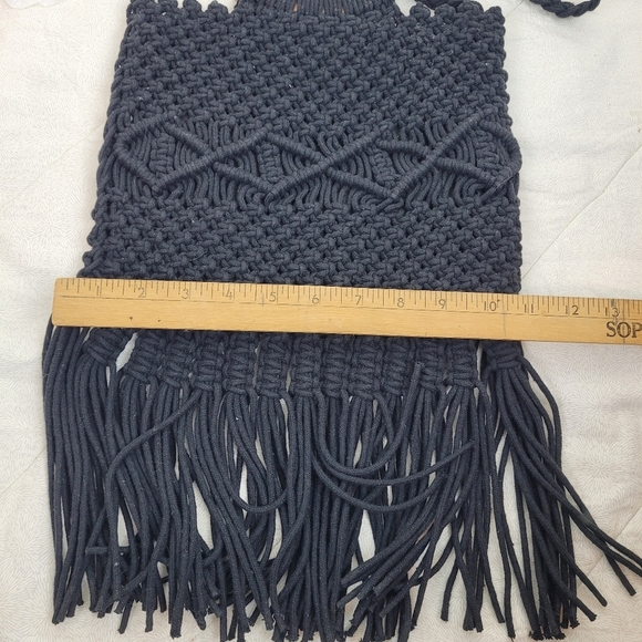 Danielle Nicole Black Macrame Crochet Boho Long Fringe Bag Strap Wood Handles - Picture 4 of 7